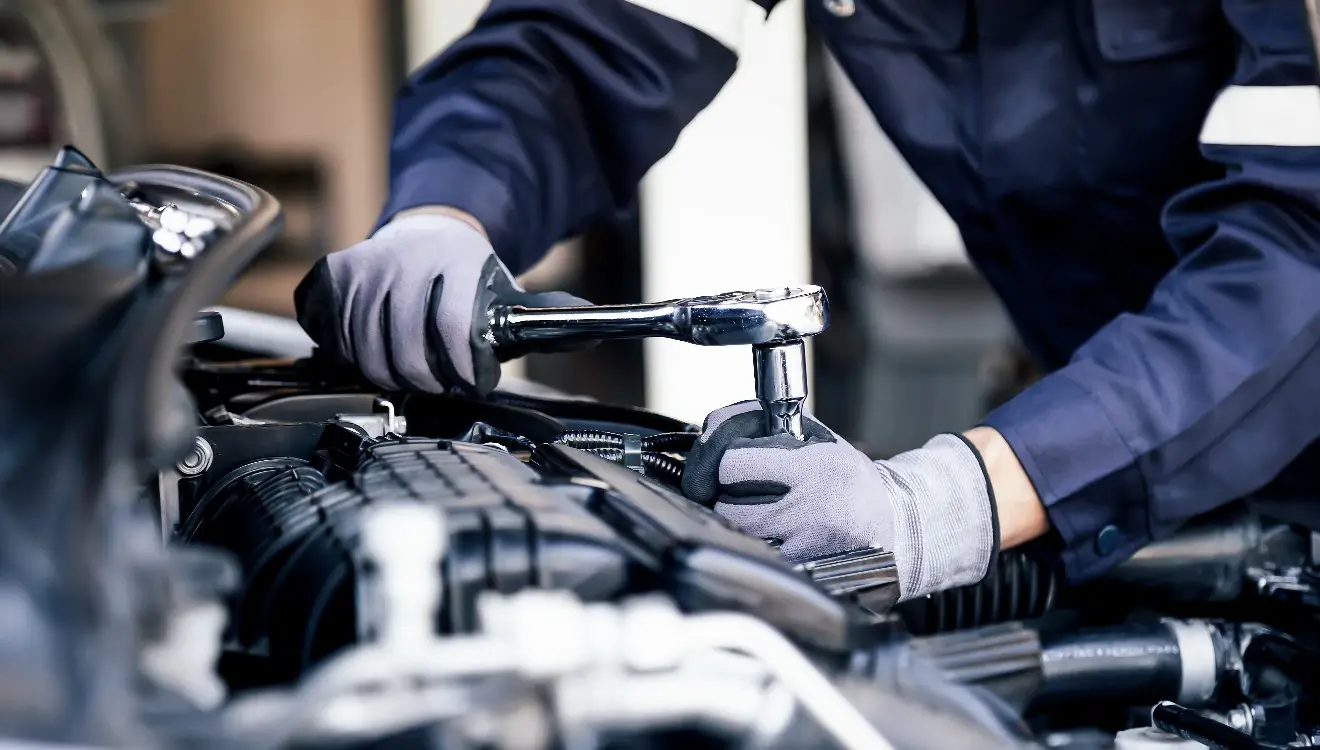 Le Garage Breton à Terranjou, vous propose un large éventail de services automobiles : entretien, réparation, carrosserie, peinture, dépannage et vente de véhicules neufs ou d’occasion. Faites confiance à notre équipe expérimentée pour un service fiable et complet.